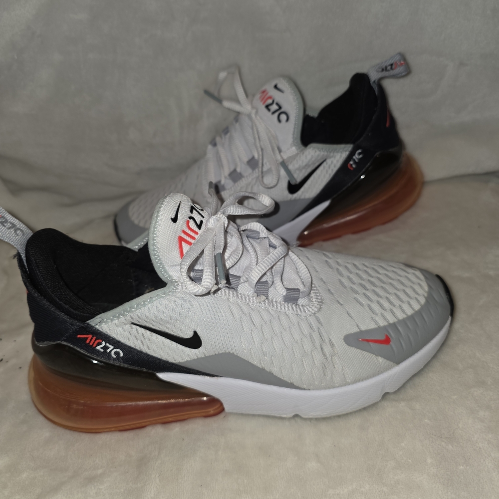 Nike Air 270's size Y6/W8, Black, White & Orange